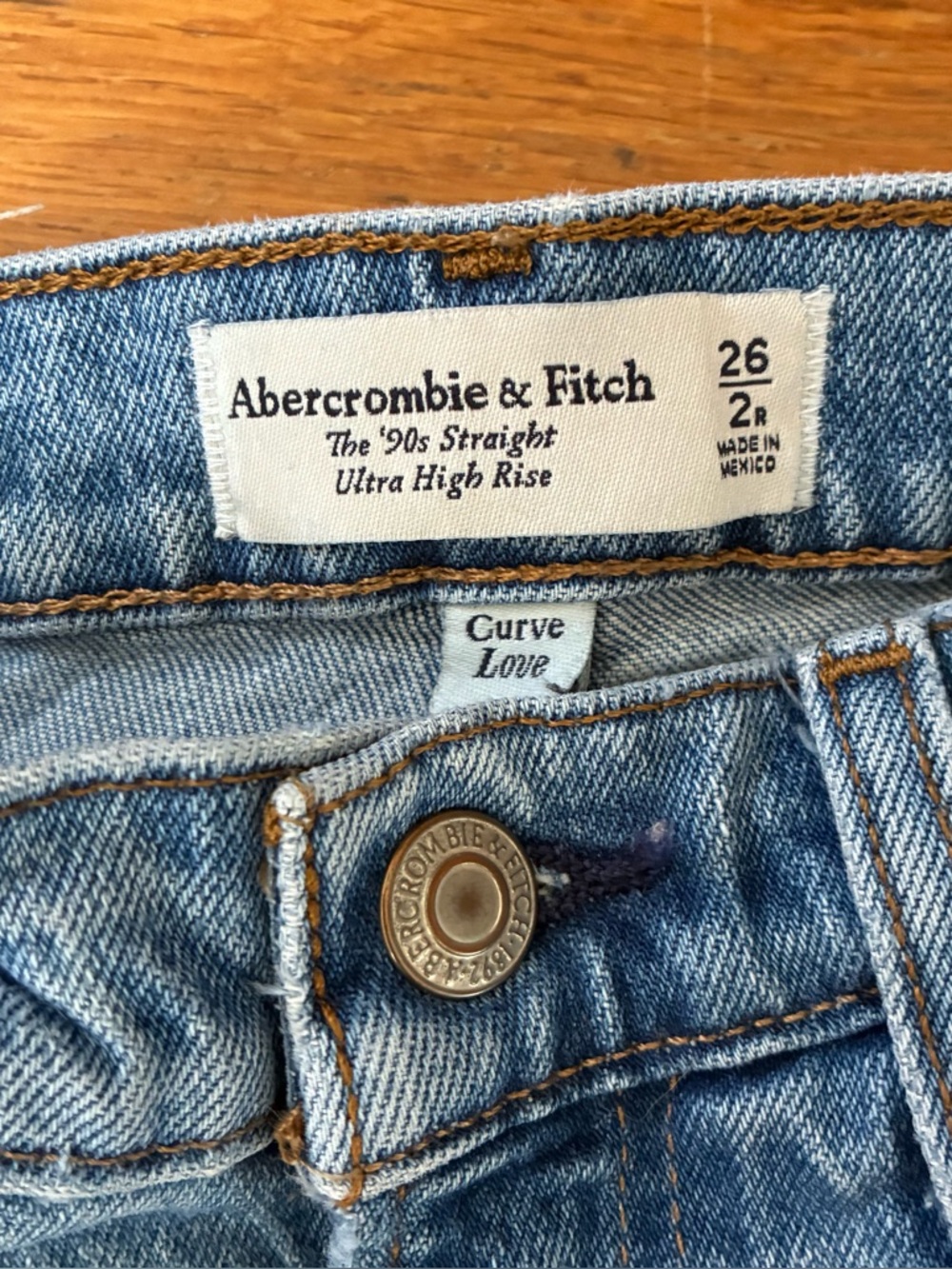 A&F Curve Love 90s Straight Jeans - Picture 2 of 7